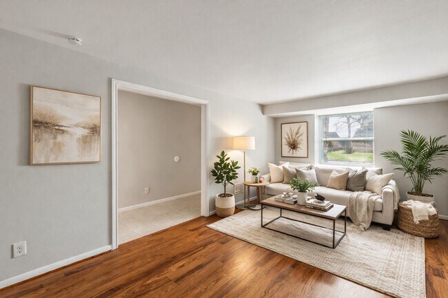 Foto del edificio - 5758 Greencraig Dr