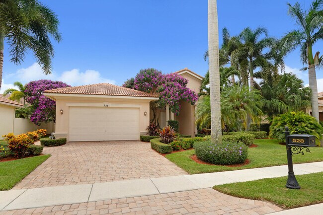 Building Photo - 528 Les Jardin Dr