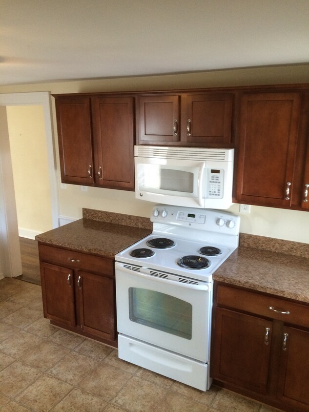 Kitchen - 1062 Wayburn St
