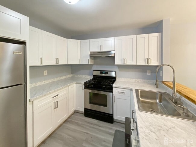 Foto del edificio - 5062 Beech Ct