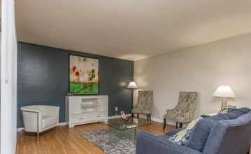 Building Photo - 7900 Westheimer Rd