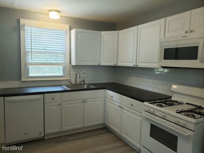 Building Photo - 282 Osborn St