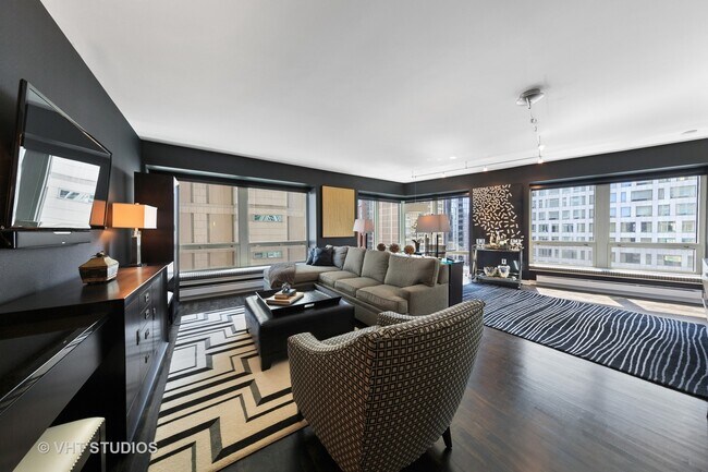 Building Photo - 57 E Delaware Pl