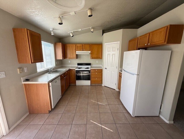 Building Photo - 2526 N Iris Pl