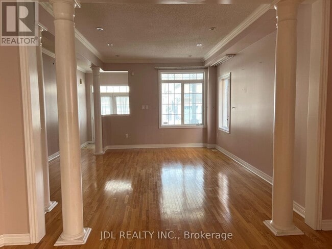 Photo du bâtiment - 105 Elmrill Rd