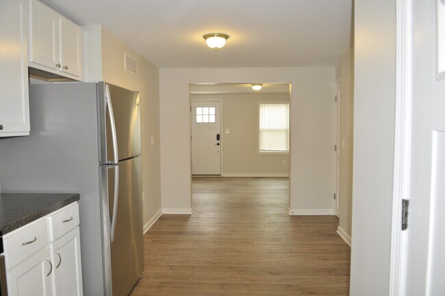 Dining room - open floor - 107 Pennsylvania Ave
