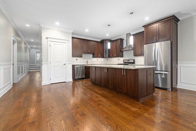 Foto del edificio - 1322 W Grand Ave