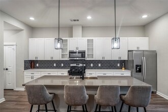 Building Photo - 8474 Berry Green Ln