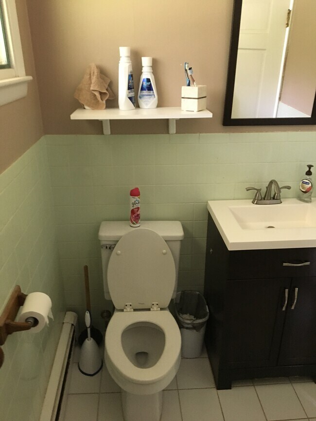 115 Plattsville Rd, Bridgeport, CT 06606 House for Rent in Bridgeport