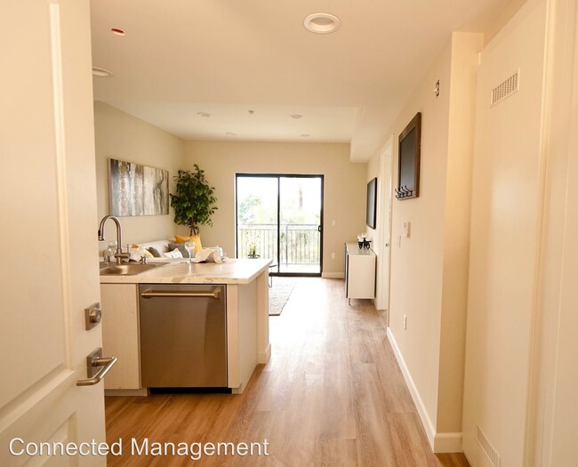 Building Photo - 2 br, 2 bath Apartment - 360 E Gladstone St