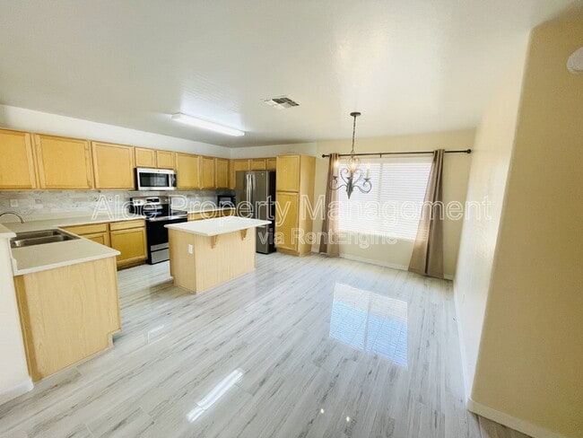 Building Photo - 43724 Elm Dr