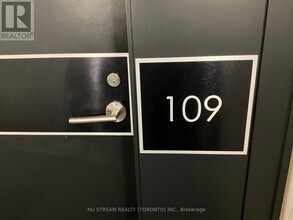 Building Photo - 215 Fort York Blvd