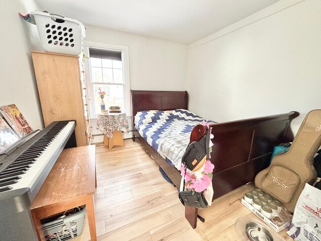 Photo du bâtiment - 2 Bedroom / 1 Bathroom Apartment for Rent – Available January 1st