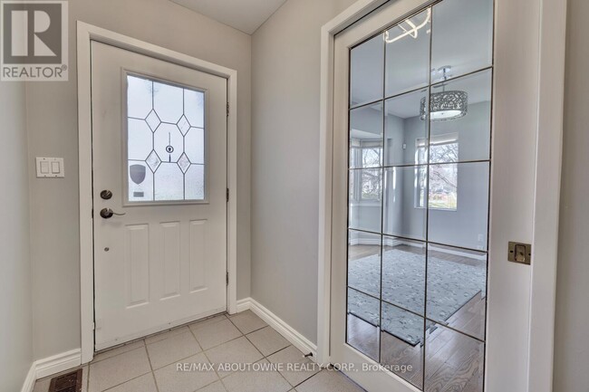 Building Photo - 1493 Briarwood Crescent