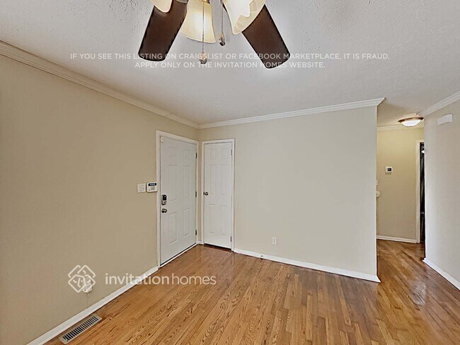 Building Photo - 227 Evergreen Dr SE
