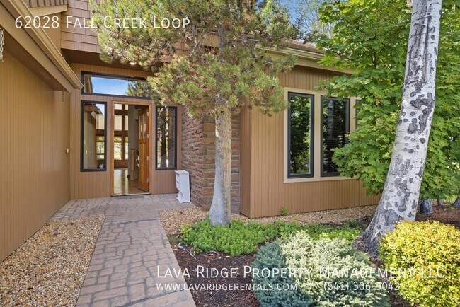 Foto del edificio - 62028 Fall Creek Loop