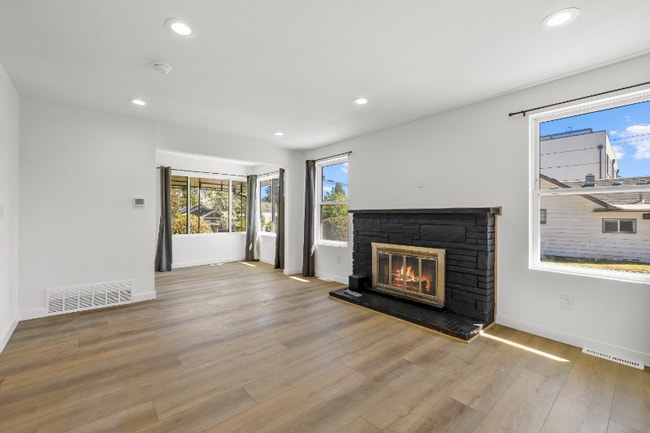 Foto del edificio - 7531 12th Ave SW