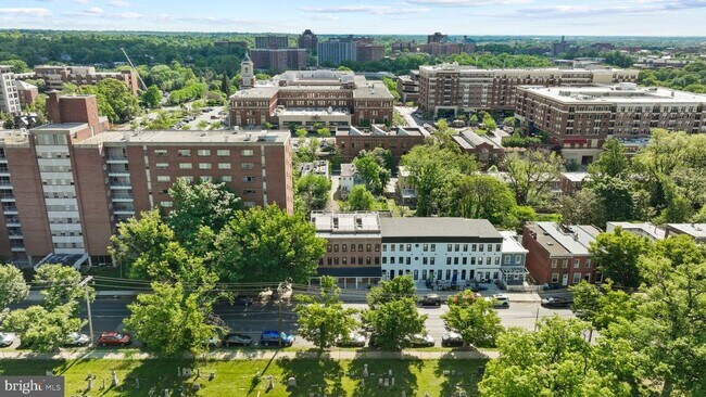 Foto del edificio - 3921 Roland Ave