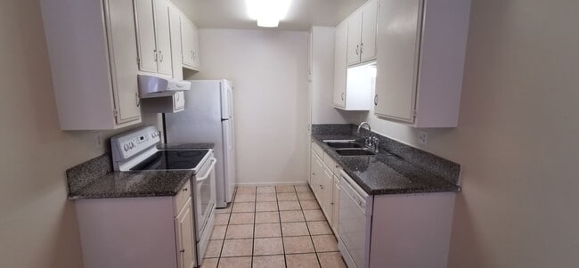 Building Photo - Apartment For Rent In La Mesa!