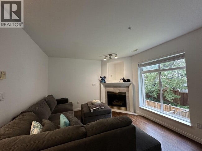 Photo du bâtiment - 2538-2538 Pitt River Rd
