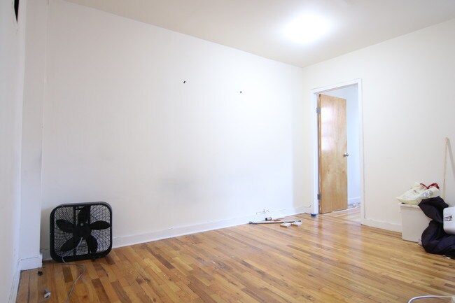 Building Photo - 171 W 83rd St