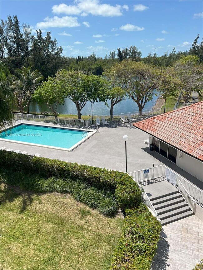 Foto del edificio - 8200 SW 210th St