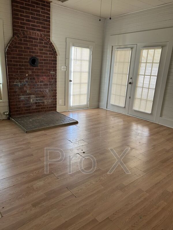 Building Photo - 209 S Jefferson St