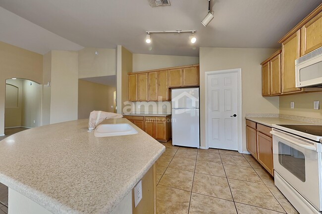 Building Photo - 11557 W Pima St
