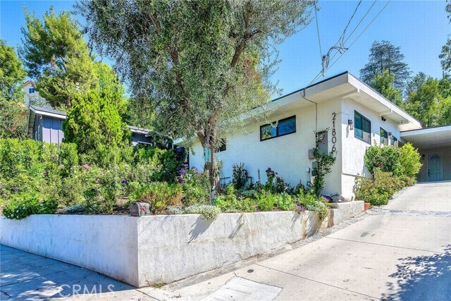 Foto del edificio - 21806 Ybarra Rd