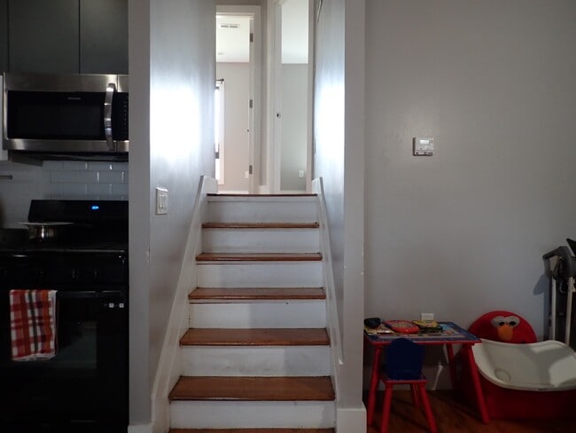 Building Photo - 203 Crystal St