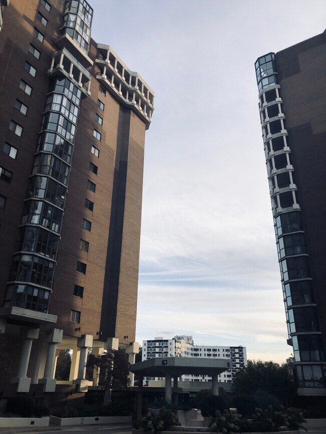 Other view - 1600 N Oak St