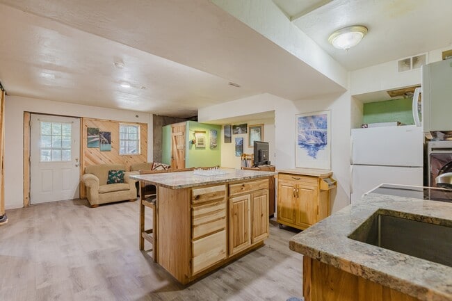 Building Photo - 77 Navajo Trail Dr