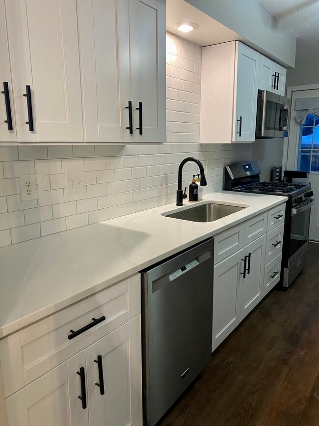 Building Photo - 9811 Rich Rd