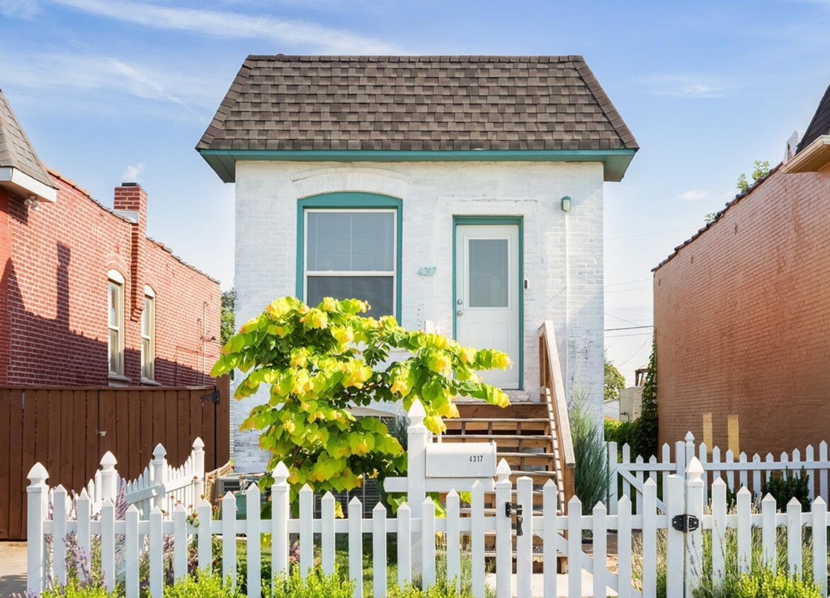 Primary Photo - 4317 Fyler Ave