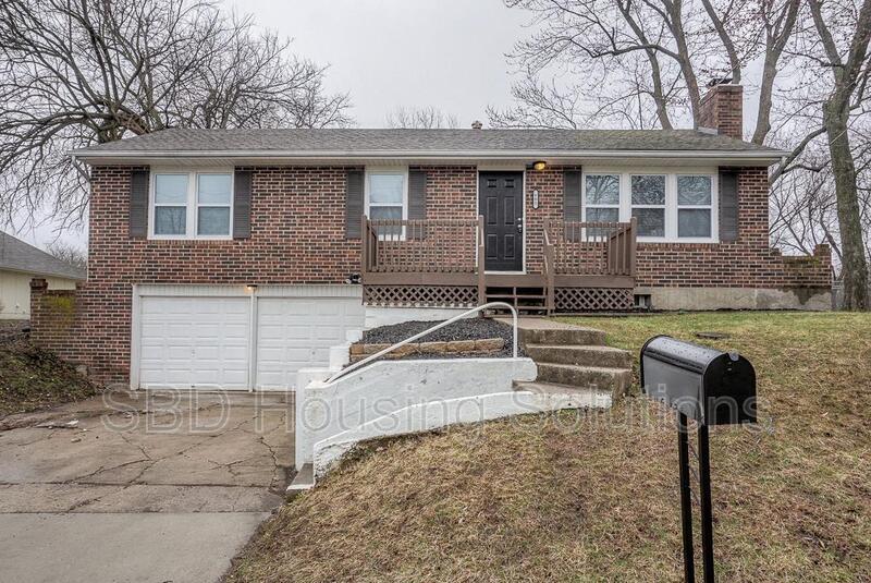 805 Hamblen Rd, Greenwood, MO 64034 House Rental in Greenwood, MO