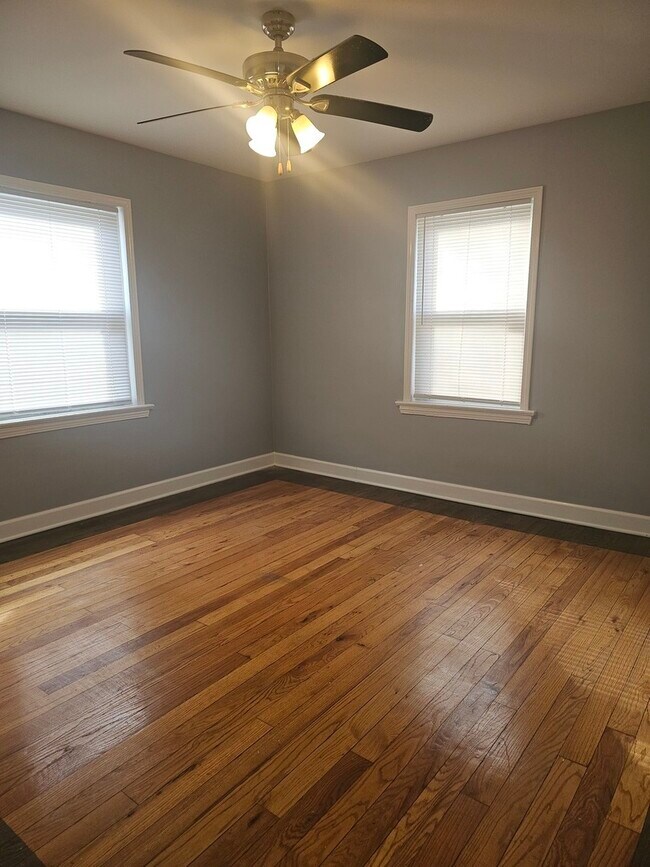 Foto del edificio - 7630 S Jeffery Blvd