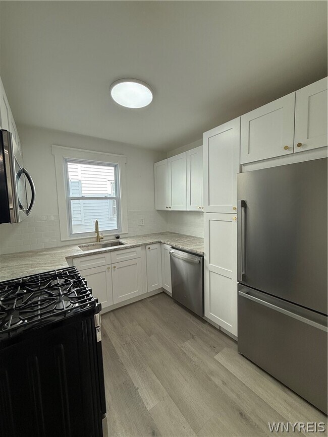 Foto del edificio - 301 Crestwood Ave