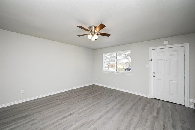 Building Photo - 6514 Kentwick Dr