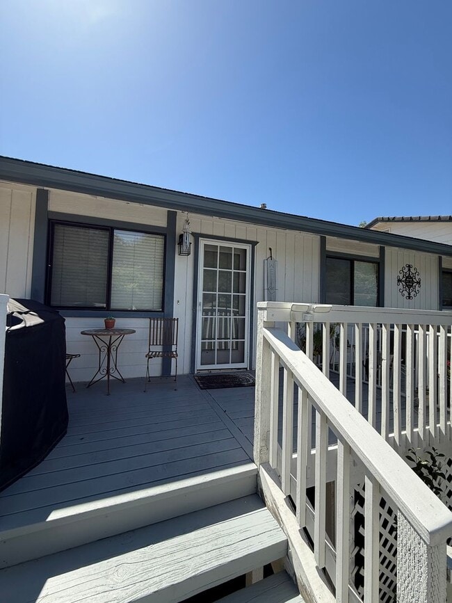 Foto del edificio - Charming 1 Bed 1 Bath Studio Available 6/1/26!!
