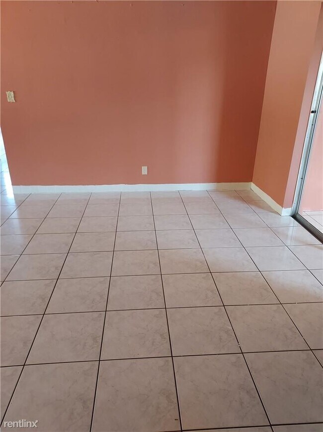 Foto del edificio - 2 br, 2 bath House - 120 NE 26th Ct