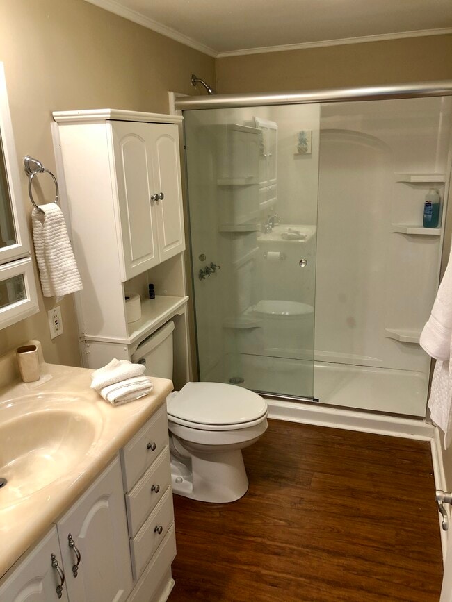 Photo - 108 Lakeside Villla Apartment