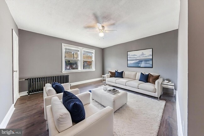 Photo - 905 19th St NE House