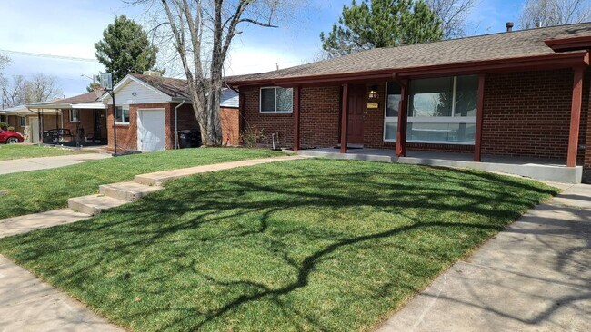 Building Photo - Fully Renovated 5 Bedroom Denver Home w/ F...