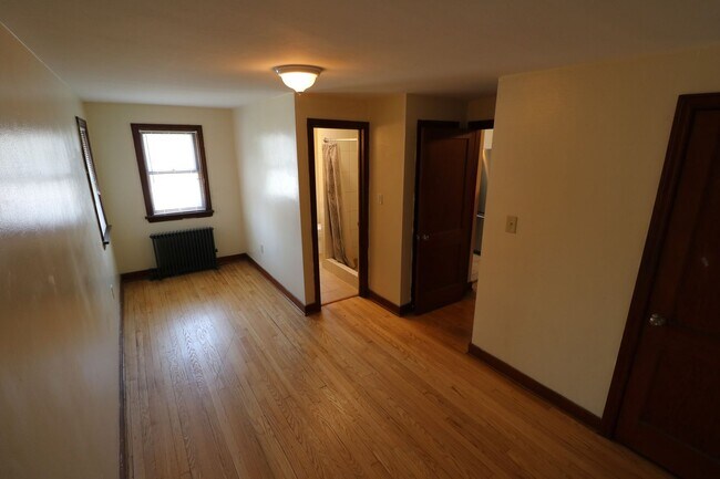 Foto del edificio - Spacious One bedroom Apartment 4 blocks fr...