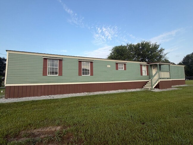 Building Photo - FOR RENT IN BREAUX BRIDGE!