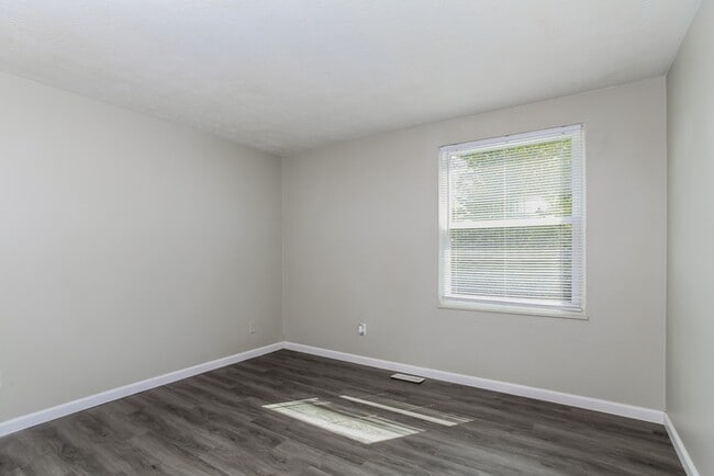 Building Photo - Adorable 3 Bedroom Home