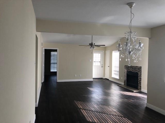 Foto del edificio - 5802 Falconcrest Dr