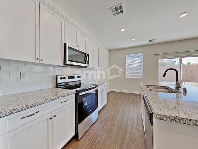 Foto del edificio - 9875 S Eastern Ave