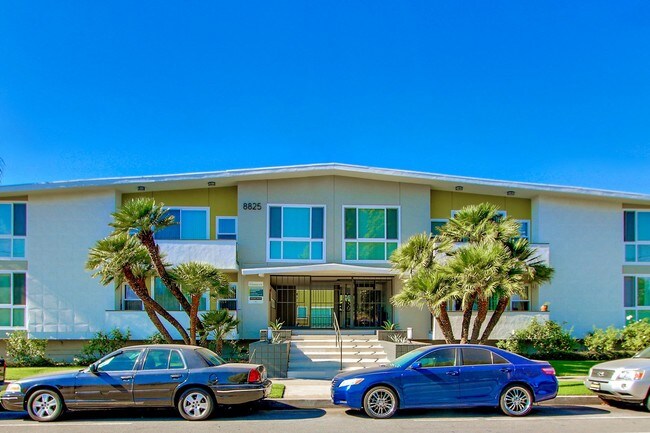 Foto del edificio - 8811 Woodman Ave