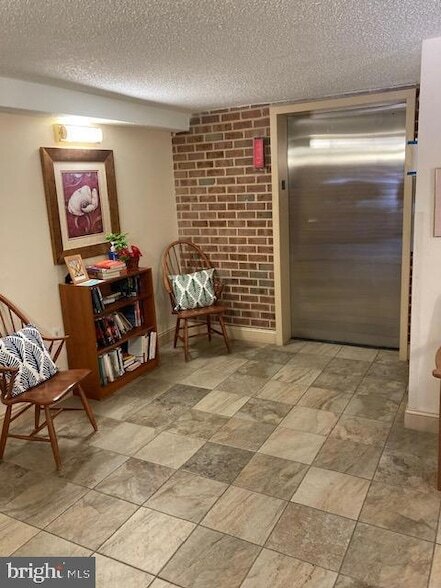 Foto del edificio - 15300 Beaverbrook Ct